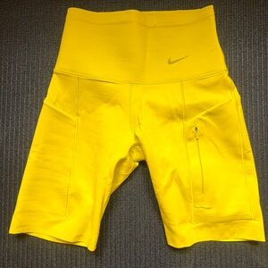 Nike Dri FIT Go High Wasted 7” Biker Shorts XS